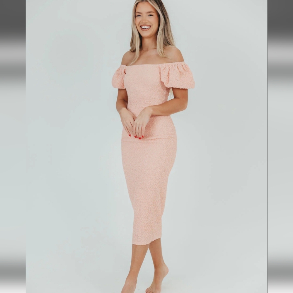 Elegant Peach Off-Shoulder Midi Dress